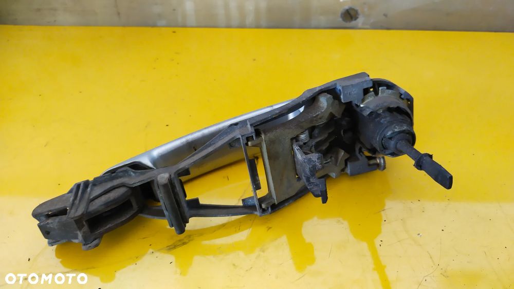 KLAMKA PRAWY PRZÓD SEAT LEON - 2