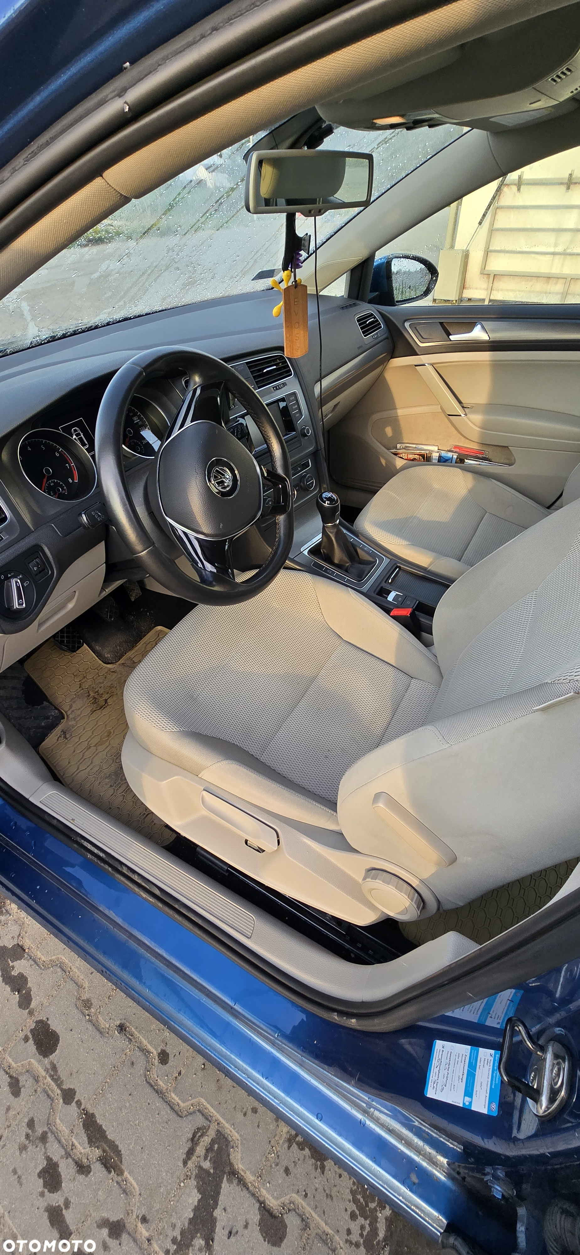 Volkswagen Golf - 2