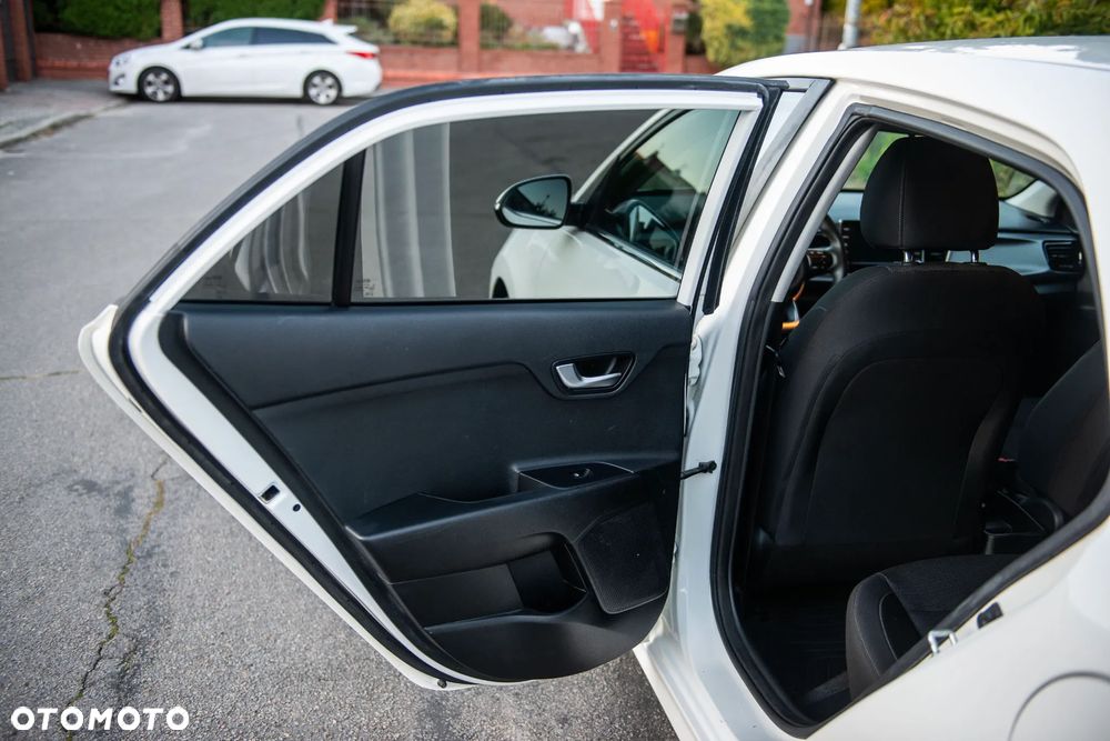Kia Rio 1.2 Business Line Plus - 22