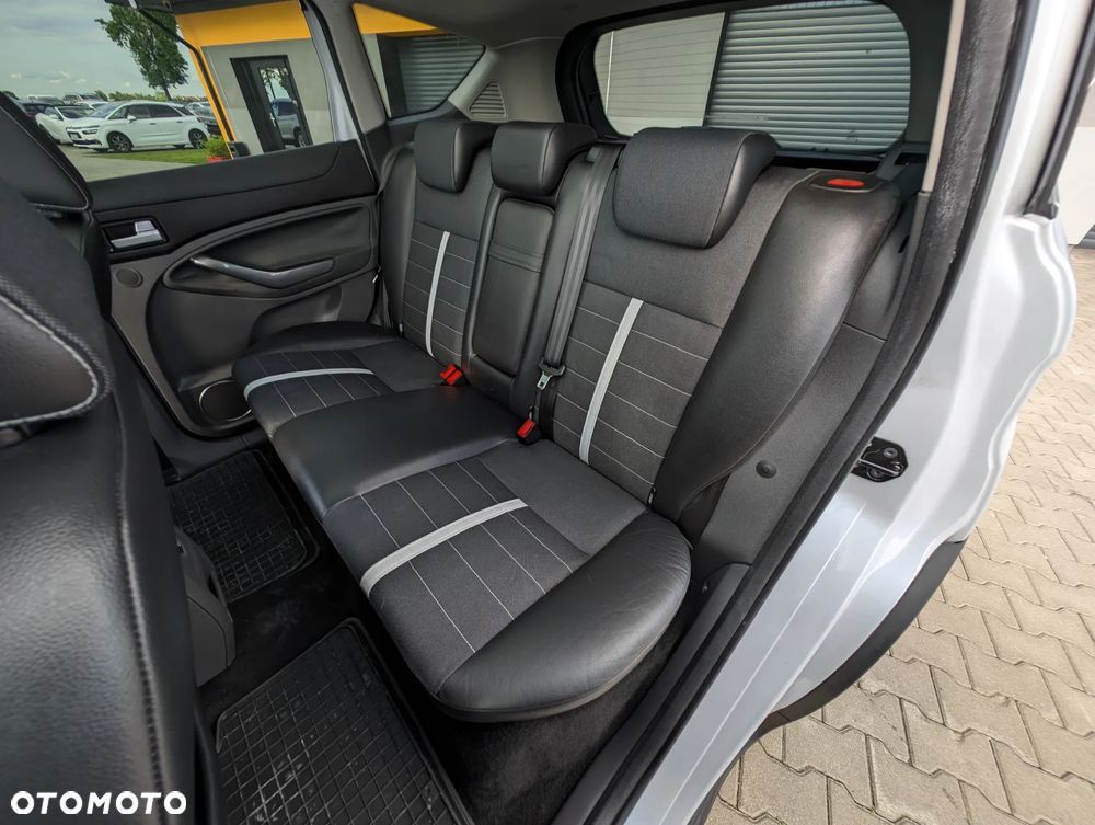 Ford Kuga 2.0 TDCi 4x4 Titanium - 37