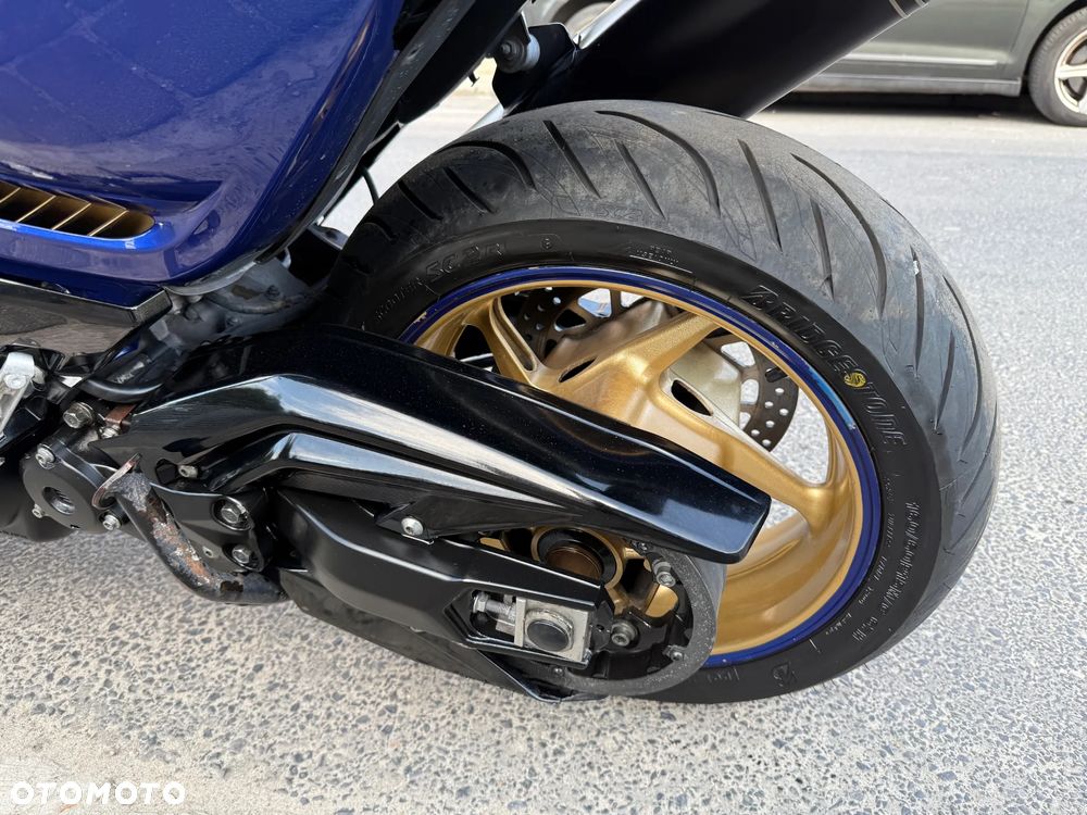 Yamaha Tmax - 16