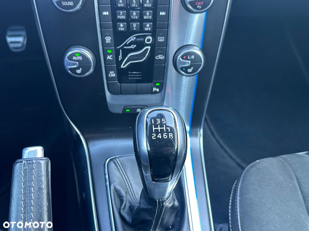Volvo V40 D2 Drive-E R-Design Momentum - 33