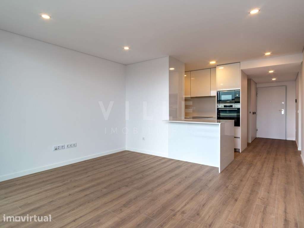 Apartamento T1+1 | 3.º e Último Piso | Varanda | 1 Lugar de Garagem... - Grande imagem: 4/26