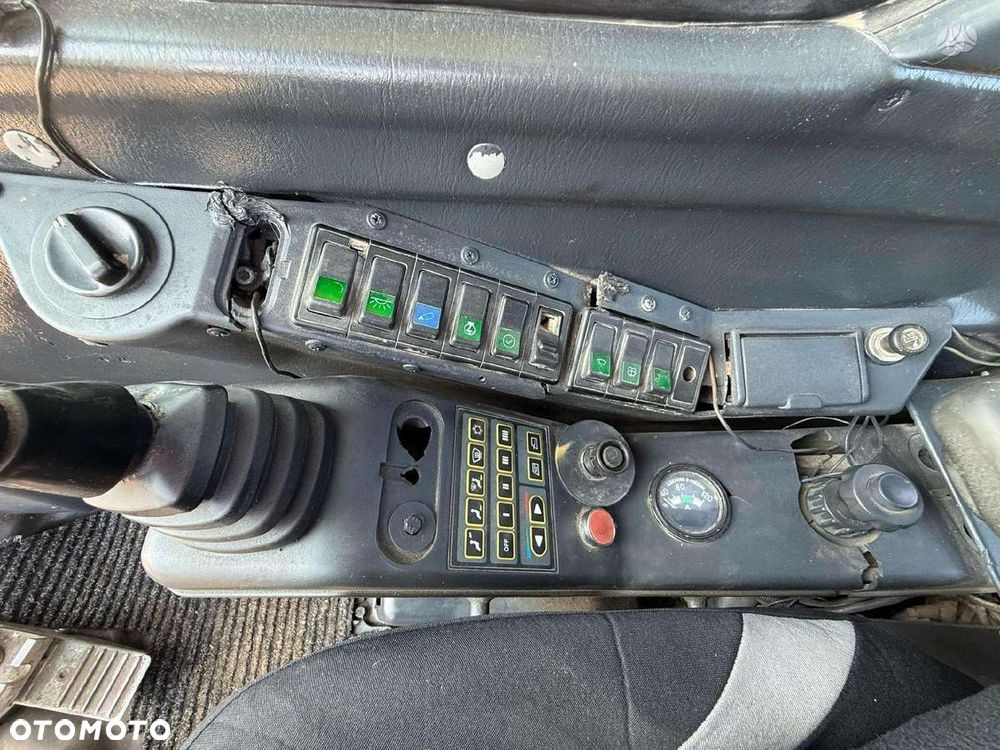 Volvo EC 240 LC - 25