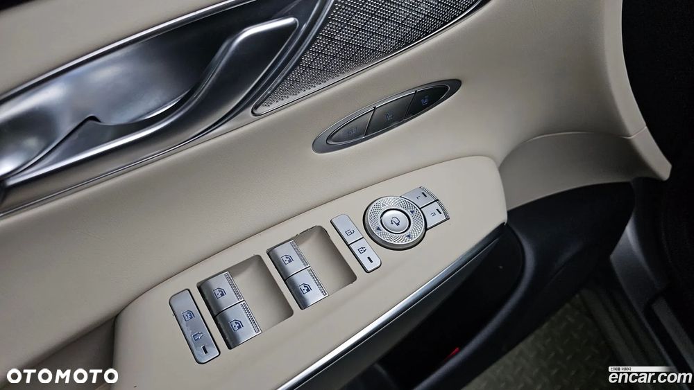 Genesis GV70 2.5T AWD AT8 Luxury Line - 17