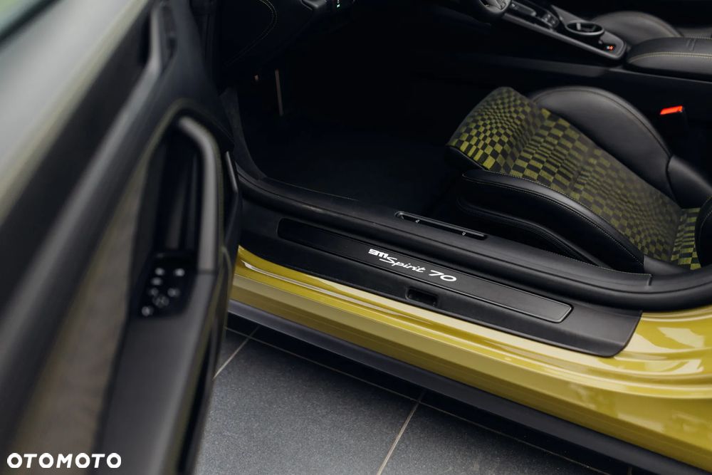 Porsche 911 Carrera T-Hybrid Spirit 70 - 31