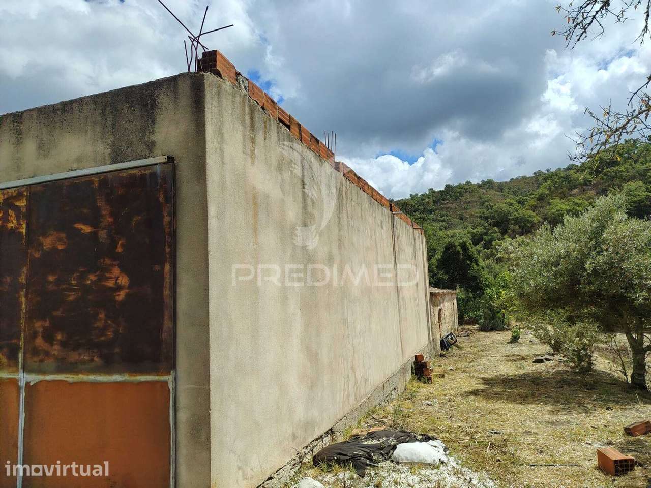 Dois parcelas para construção- Divididas por uma estrada municipal - Grande imagem: 3/27
