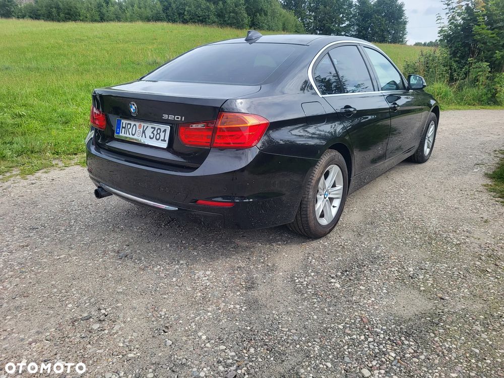 BMW Seria 3 320i Sport Line - 5