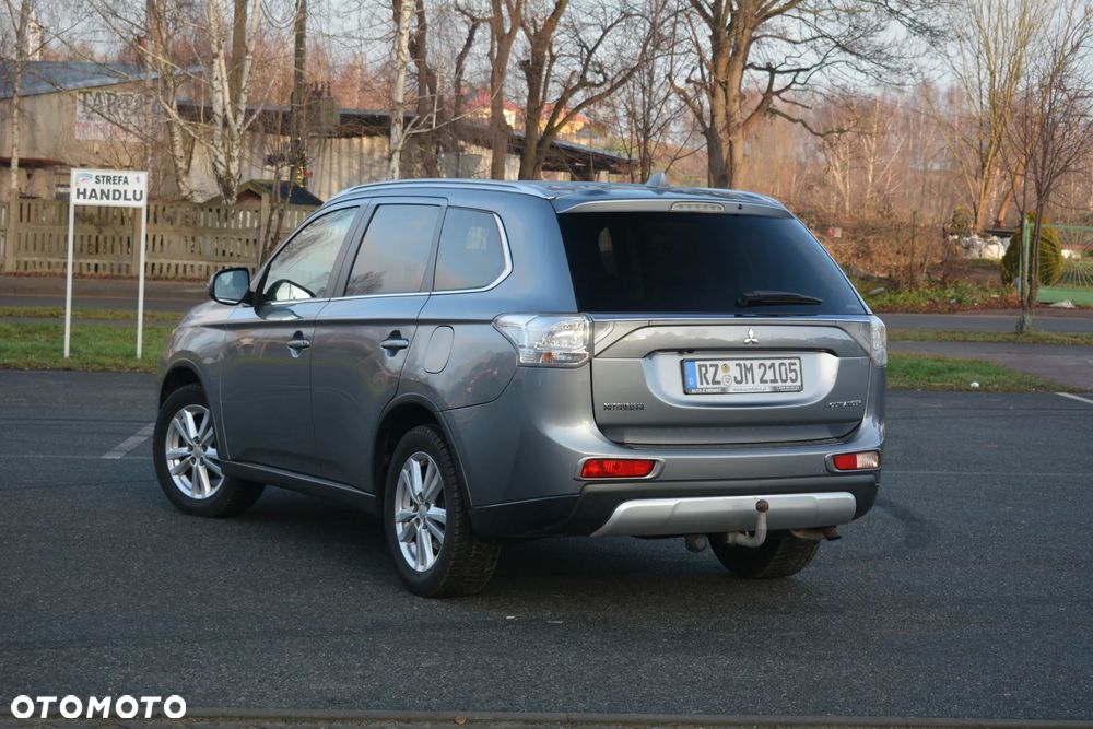 Mitsubishi Outlander - 13