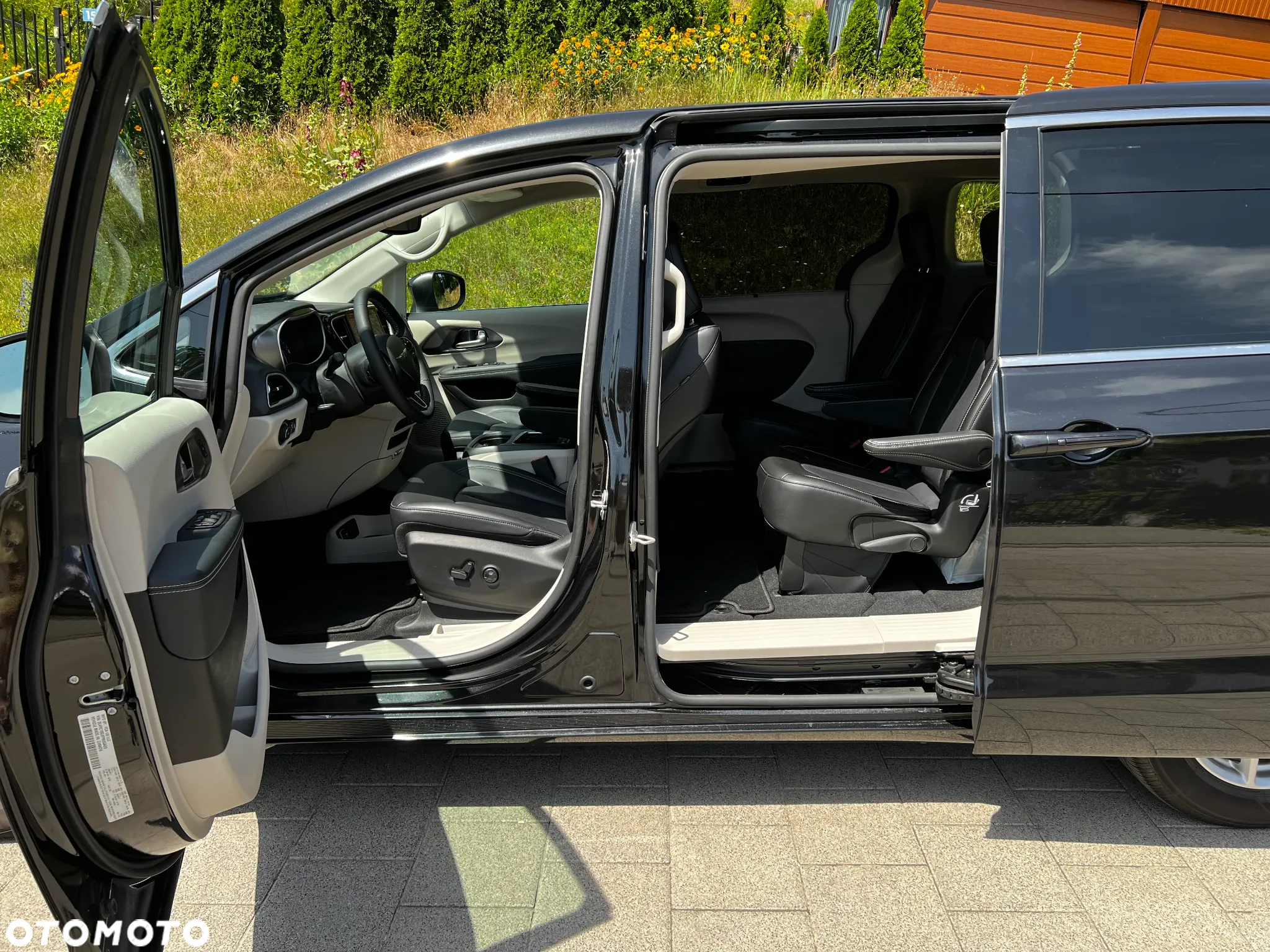 Chrysler Pacifica - 7