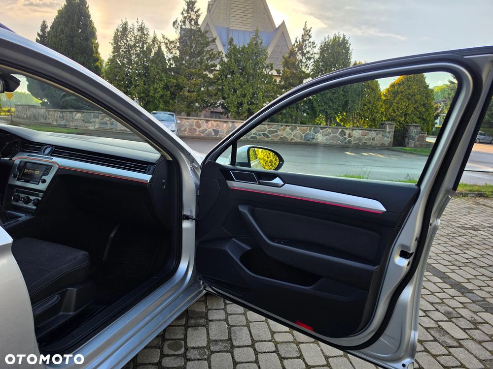 Volkswagen Passat 2.0 TDI (BlueMotion Technology) Comfortline - 38