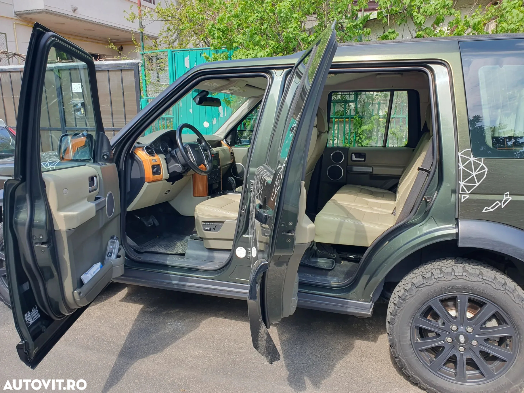 Land Rover Discovery - 4