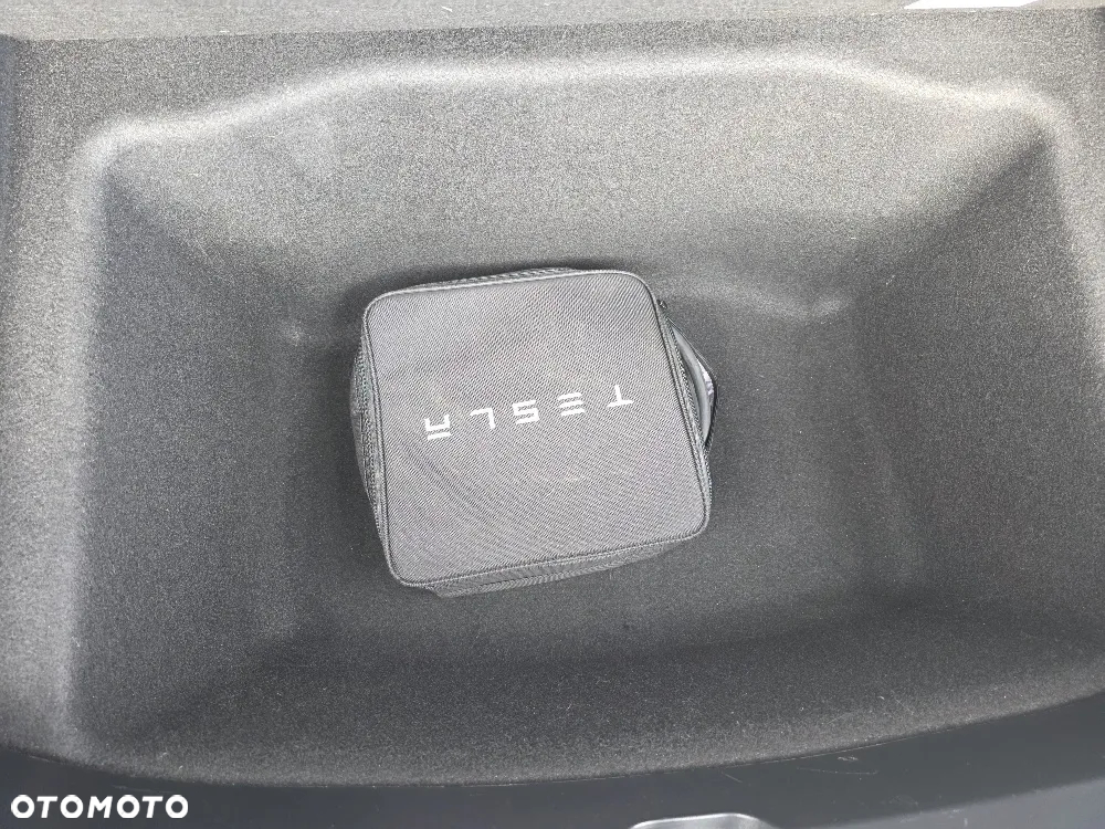 Tesla Model 3 - 24