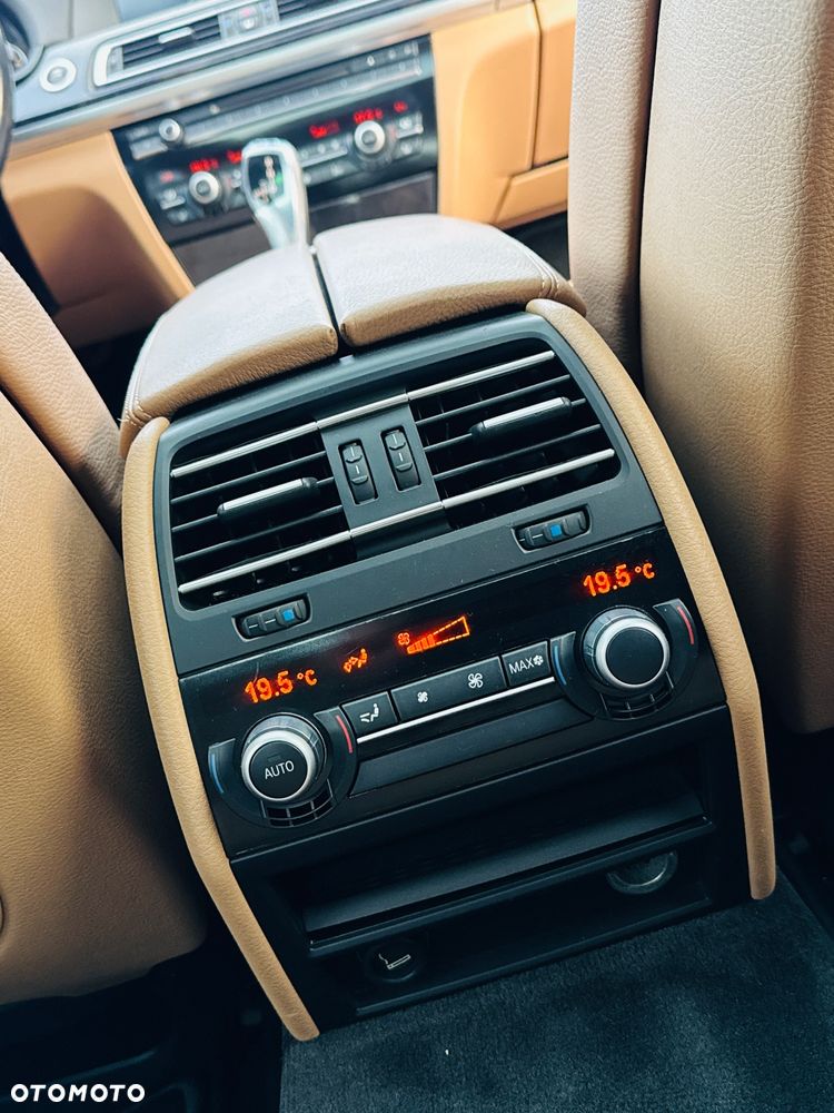 BMW Seria 7 740i - 14