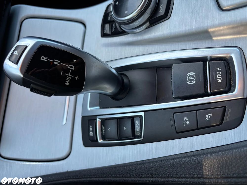 BMW Seria 5 525d xDrive - 15