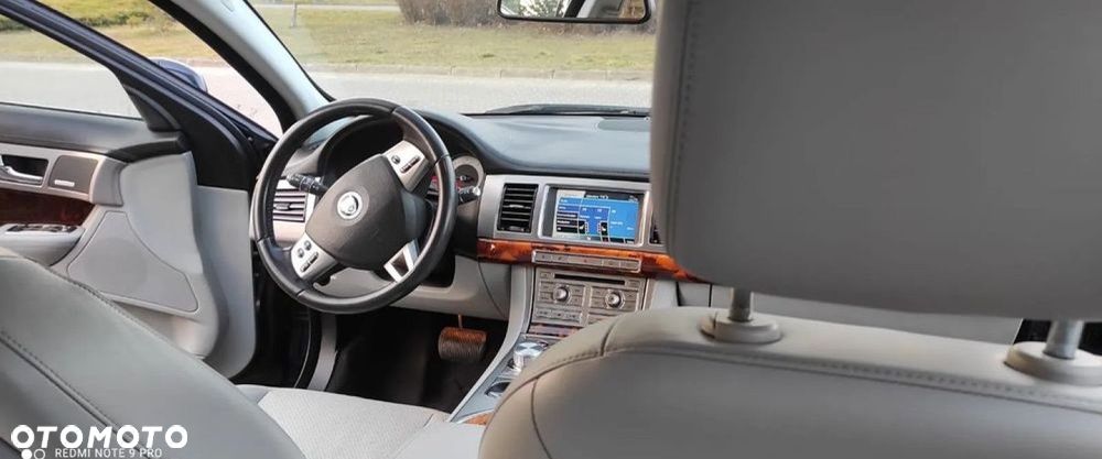 Jaguar XF 2.7 V6 Premium Luxury - 39