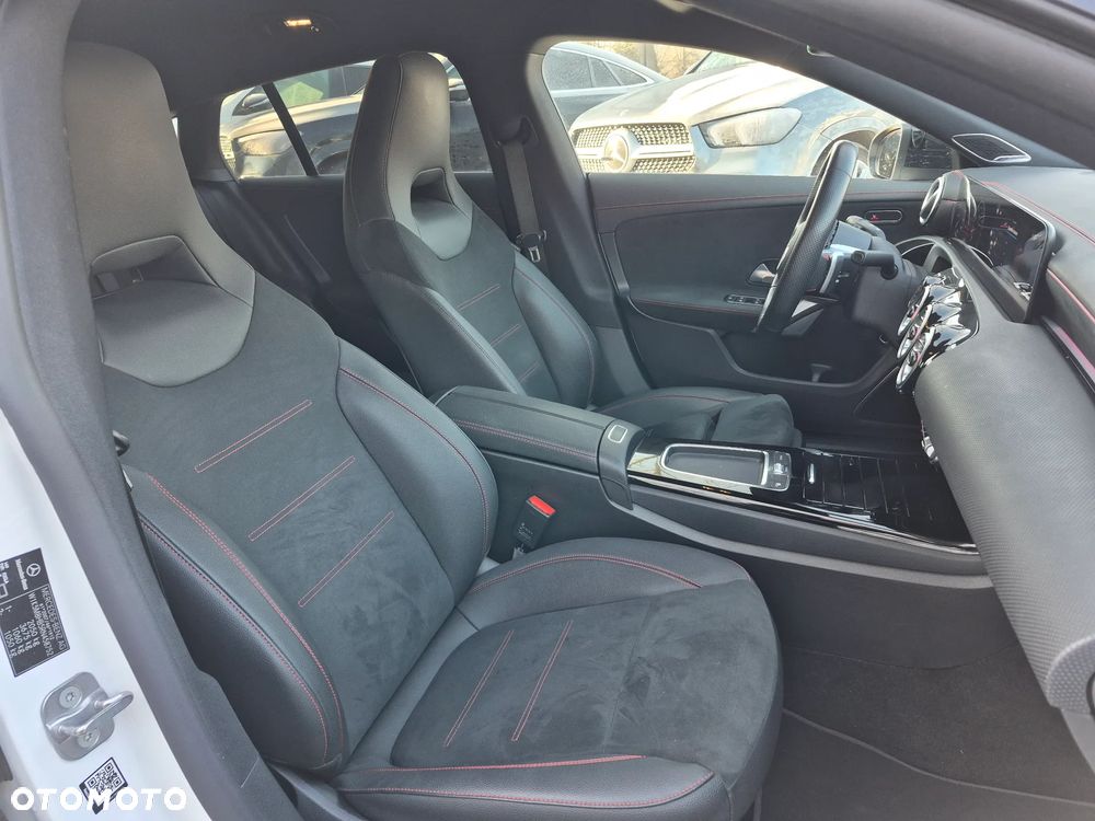 Mercedes-Benz CLA 200 AMG Line 7G-DCT - 32
