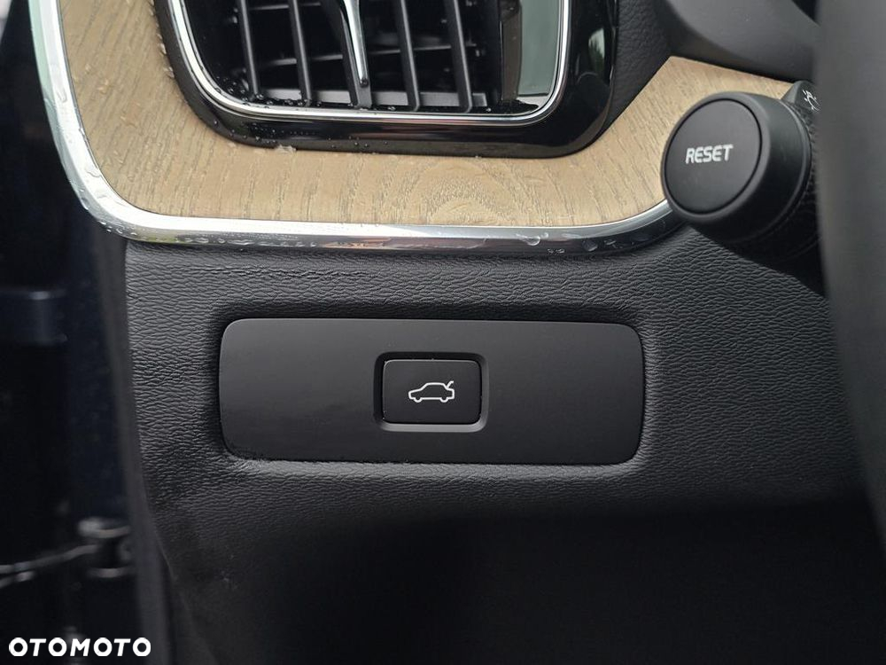 Volvo XC 60 B5 B AWD Plus Dark - 12