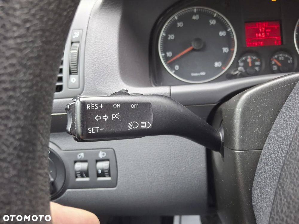 Volkswagen Touran 1.6 Basis - 26