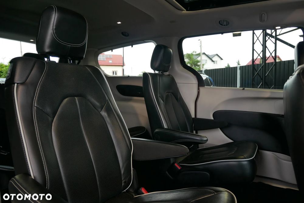 Chrysler Pacifica - 13