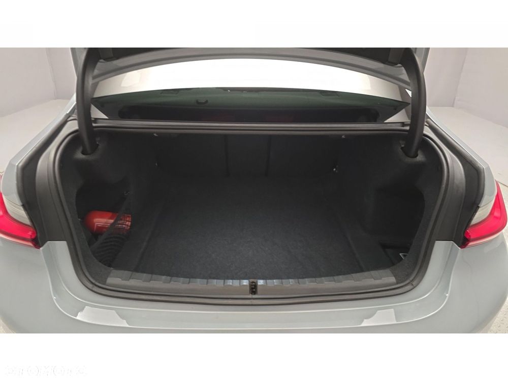BMW Seria 3 320d xDrive M Sport - 24