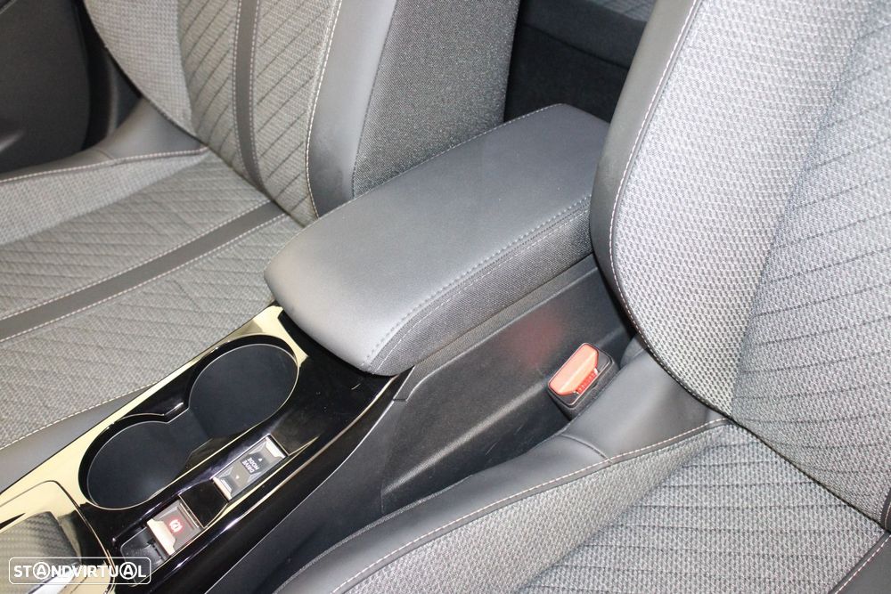 Peugeot e-2008 54 kWh Allure - 32