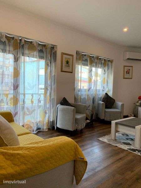 Vendo T2 com sotao 140 m2 - Grande imagem: 4/8