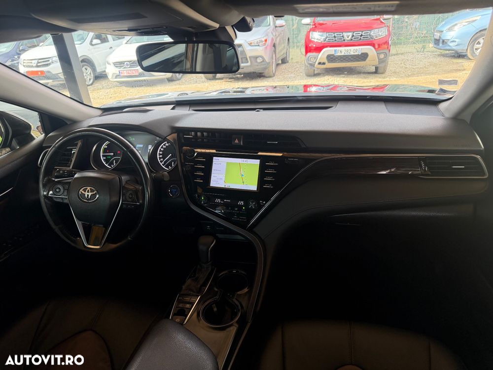 Toyota Camry Executive - 11