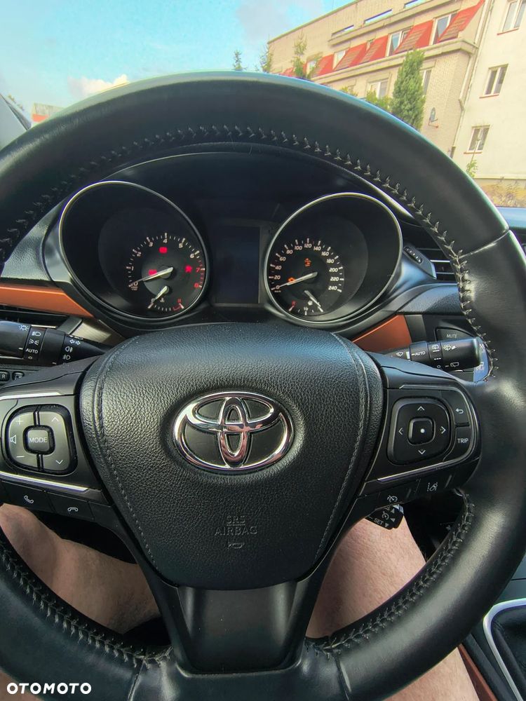 Toyota Avensis 1.8 Premium - 6