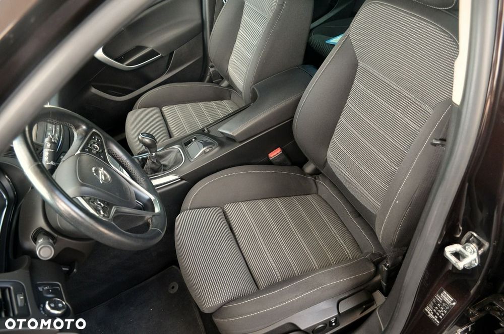 Opel Insignia - 16