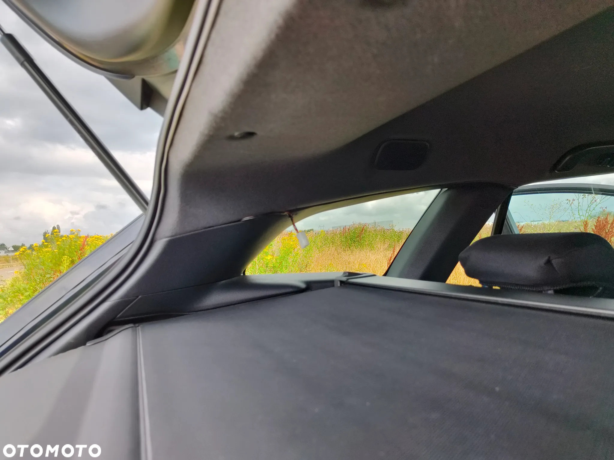 Toyota Corolla 1.8 Hybrid Comfort - 18