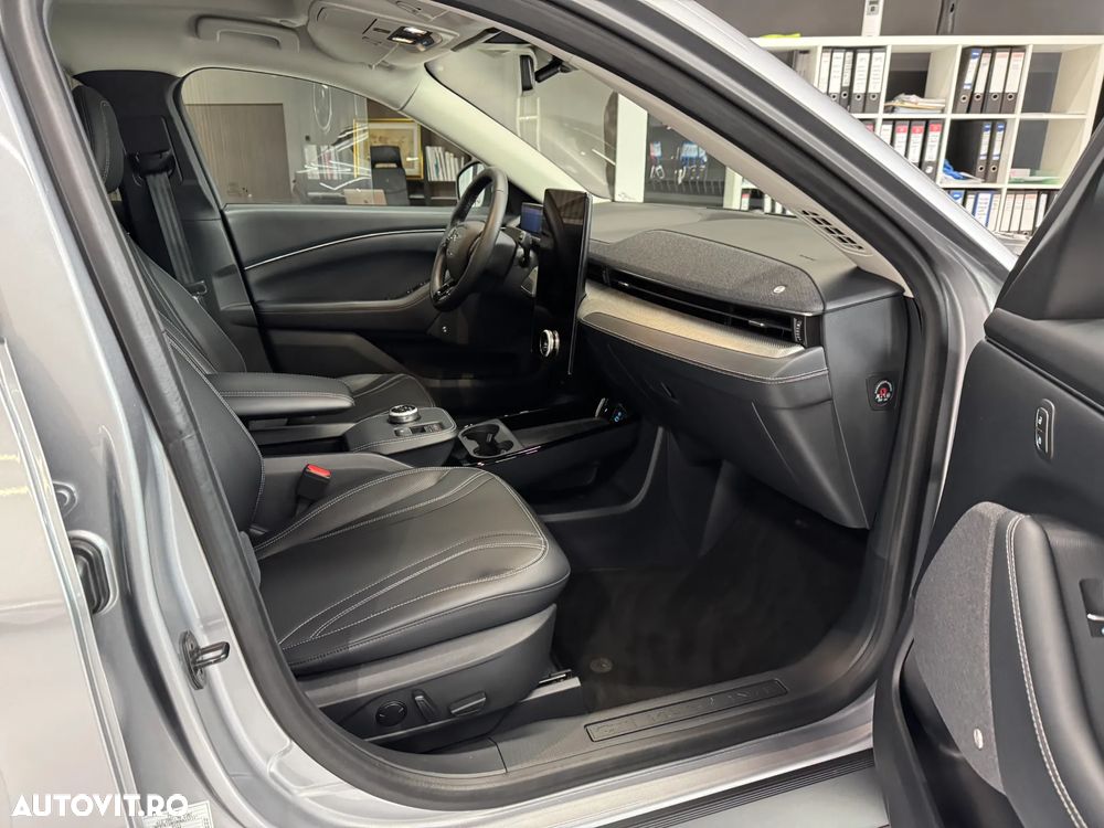 Ford Mustang Mach-E - 11