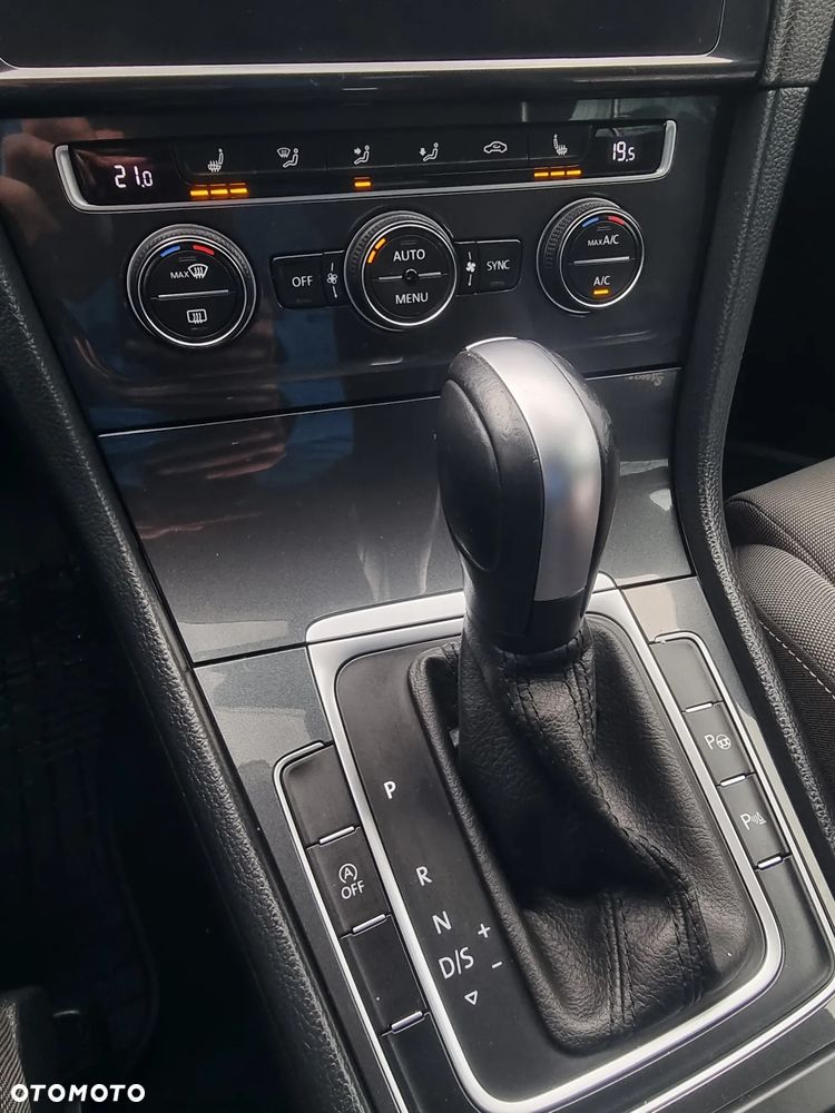 Volkswagen Golf VIII 2.0 TDI R-Line DSG - 19