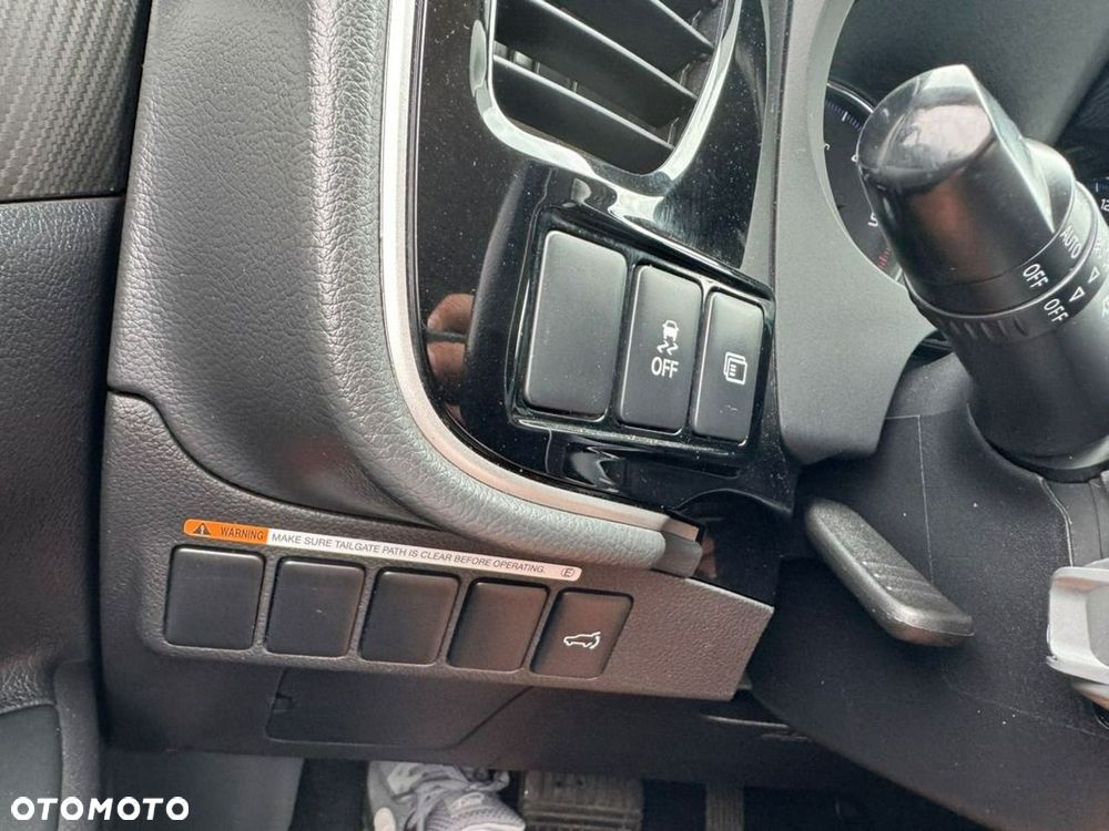 Mitsubishi Outlander - 14