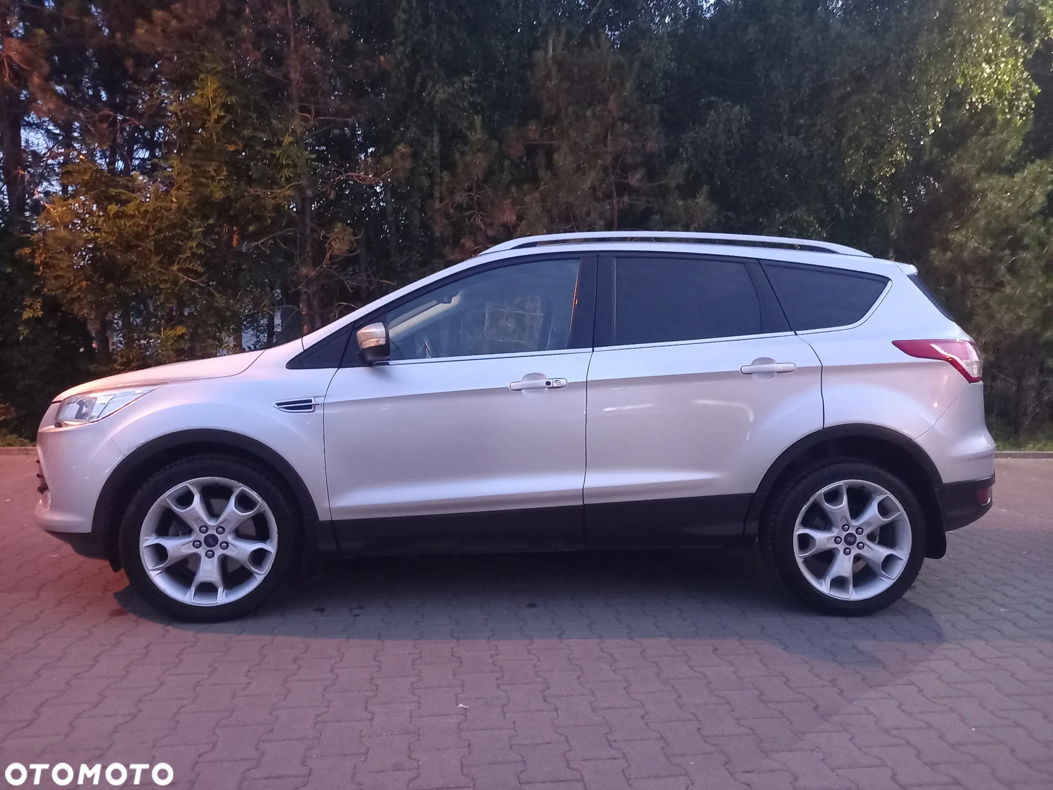 Ford Escape 2.0 EcoBoost AWD Titanium - 4