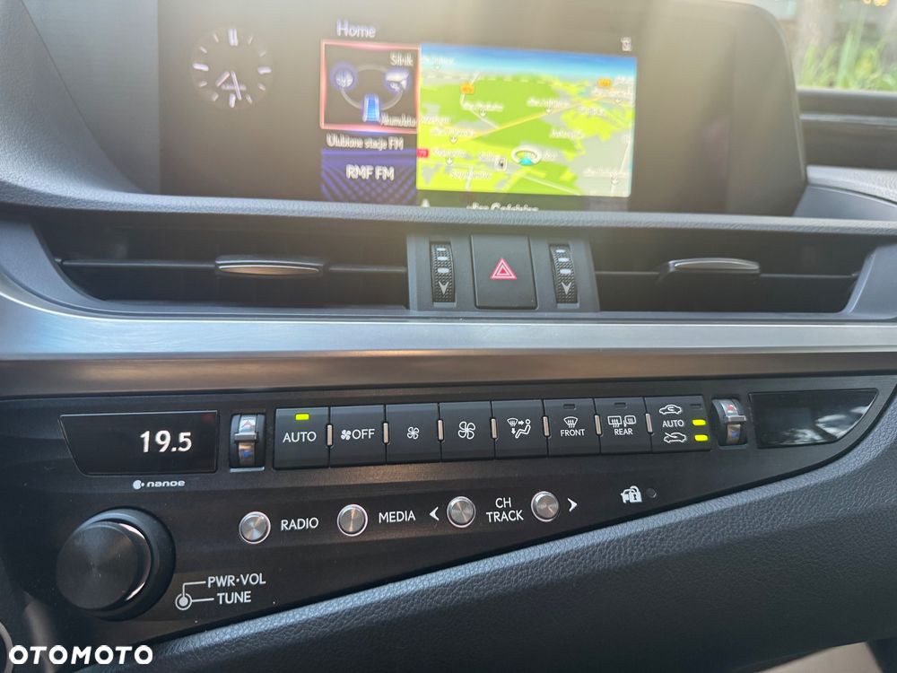 Lexus ES 300h Prestige - 21