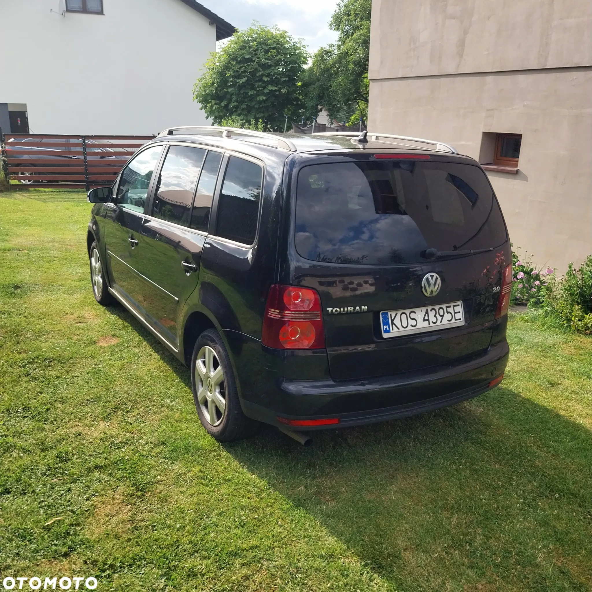 Volkswagen Touran - 10