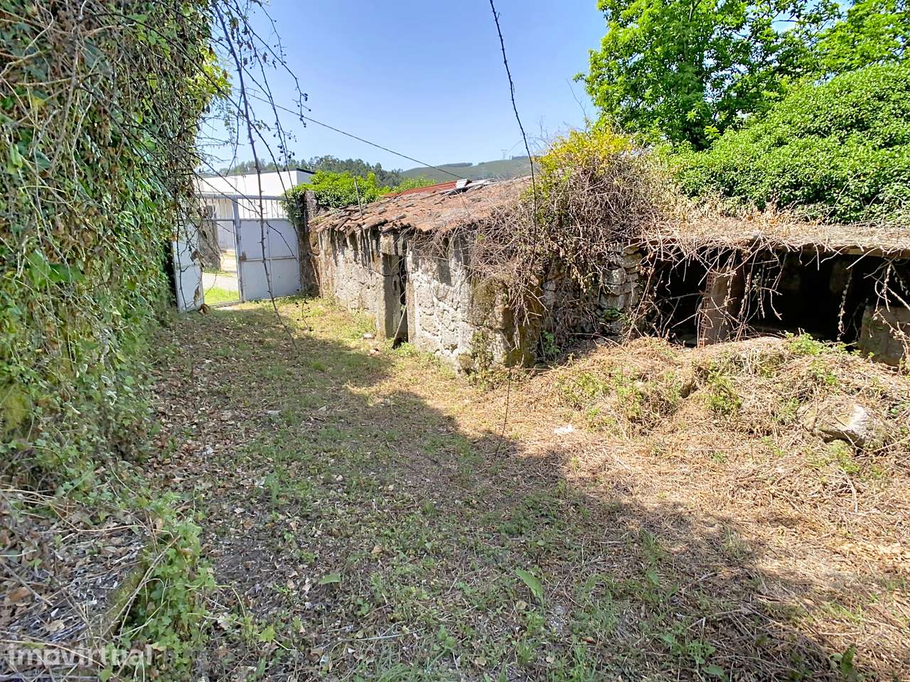 Moradia para restauro em pedra - Grande imagem: 2/23