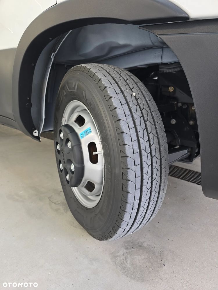 Iveco DAILY 35C16 / 50C16 KONTENER 8PALET WINDA DHOLLANDIA 750Kg 41Tyś km SERWIS ASO IVECO DO OSTATNIEGO Km STAN NOWY NOWY NOWY NA GWARANCJI BOGATA OPCJA WYPOSAŻENIA ASYSTENTY KIEROWCY TEMPOMAT KLIMA KAMERA COFANIA FOTEL KIEROWCY PNEŁMATYCZNY - 40