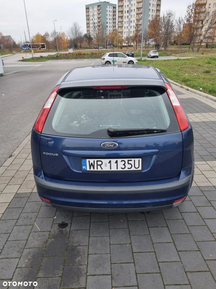 Ford Focus 1.6 16V Ambiente - 4