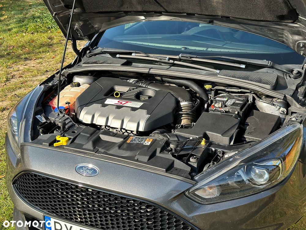 Ford Focus 2.0 EcoBoost ST - 27