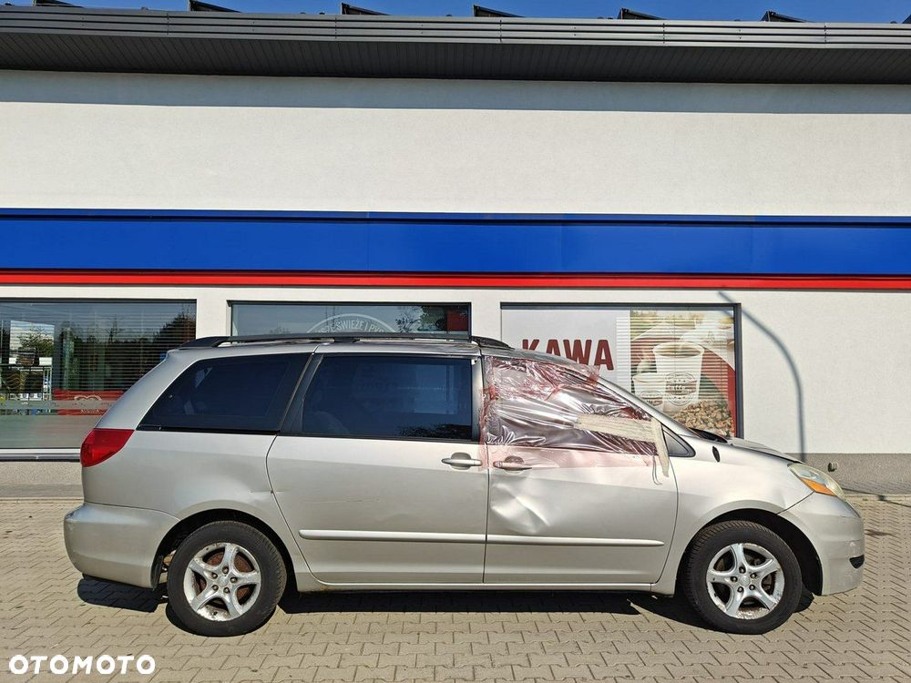 Toyota Sienna - 6