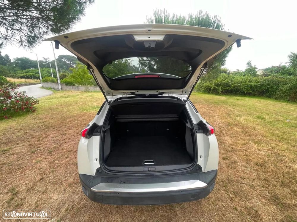 Peugeot e-2008 Allure - 28