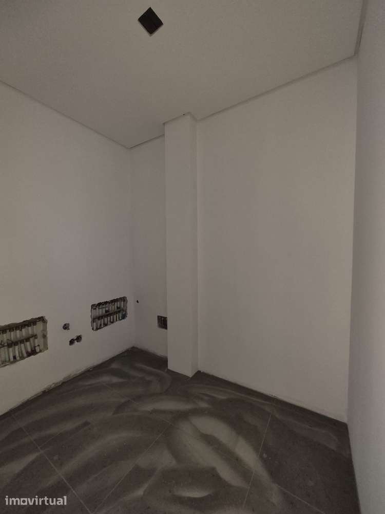 Moradia T3, térrea, geminada com garagem e jardim. Fração "A" - Grande imagem: 4/20