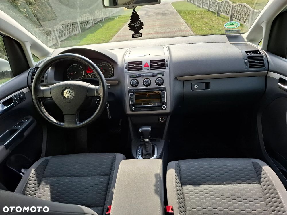 Volkswagen Touran - 5