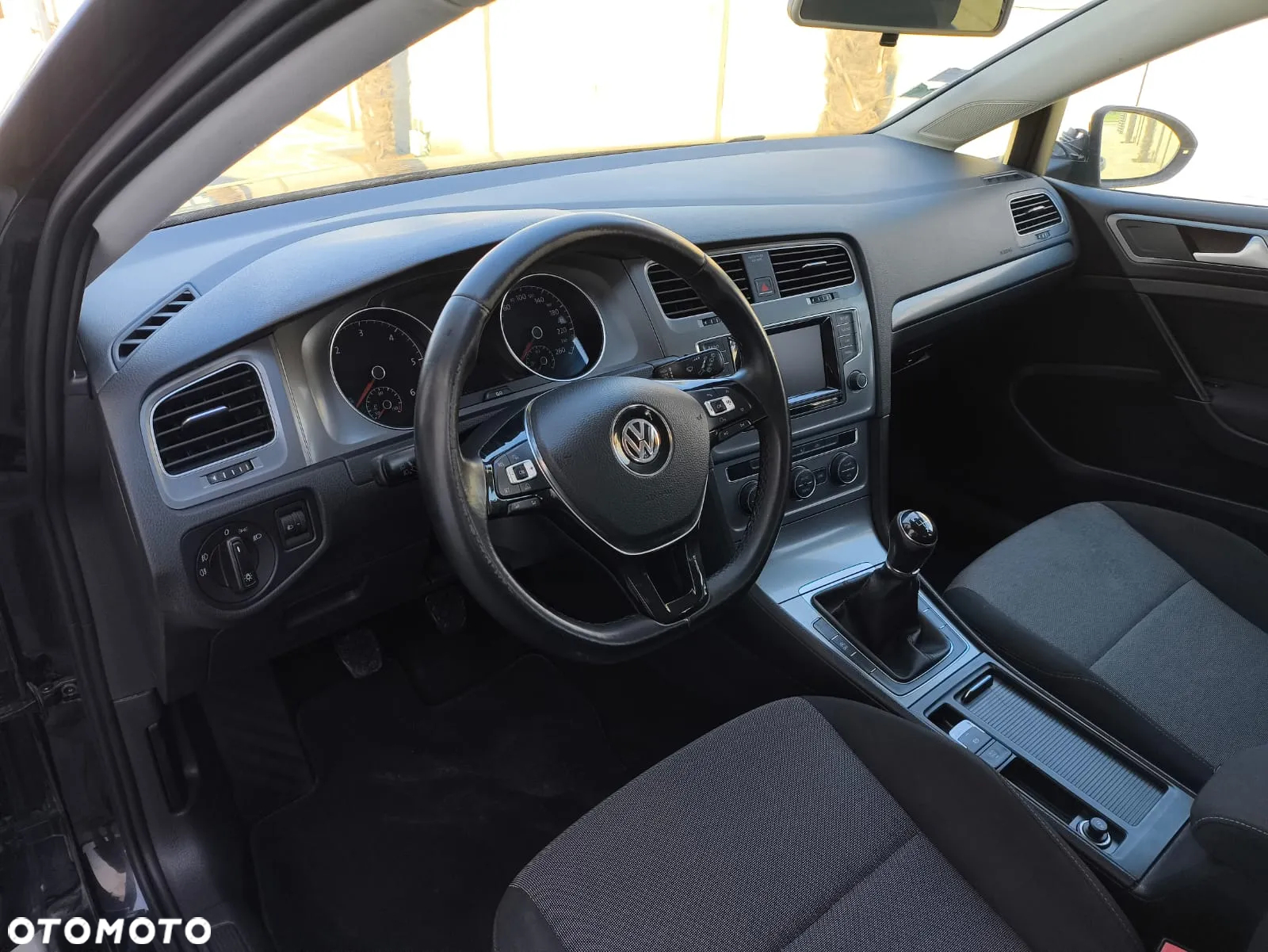 Volkswagen Golf 1.6 TDI BlueMotion Technology Comfortline - 16