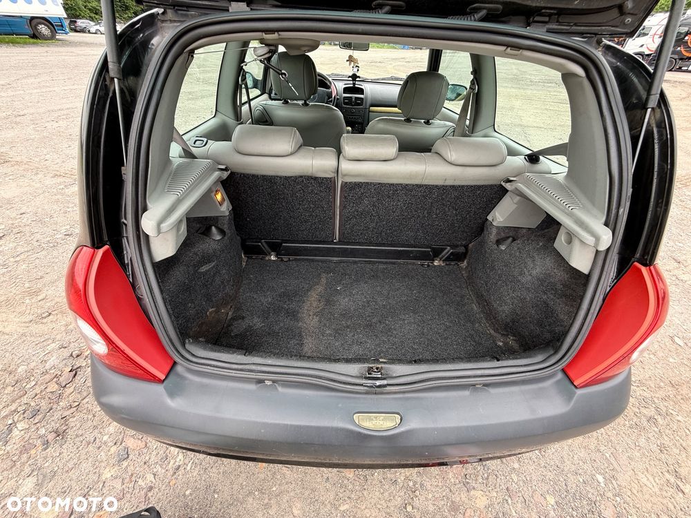 Renault Clio 1.4 16V Initiale - 9