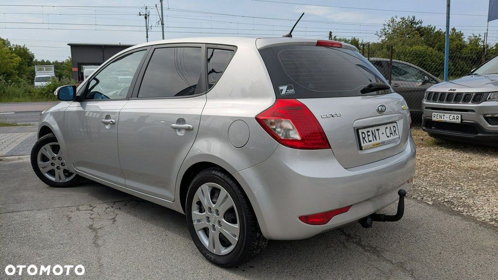 Kia Ceed - 8