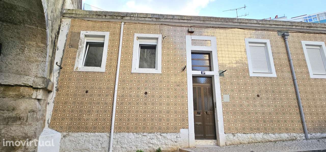 Moradia T2 + 1 no coração do bairro da Ajuda - Grande imagem: 2/36