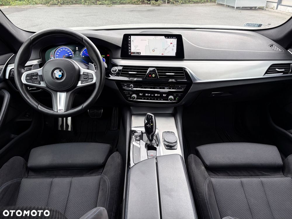 BMW Seria 5 520d xDrive - 16